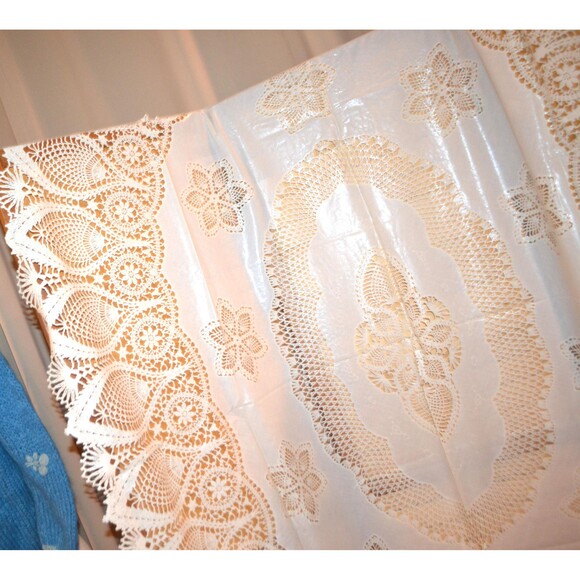 Vintage Tablecloth Vinyl Crochet New in Package 1970s - Picture 4 of 7